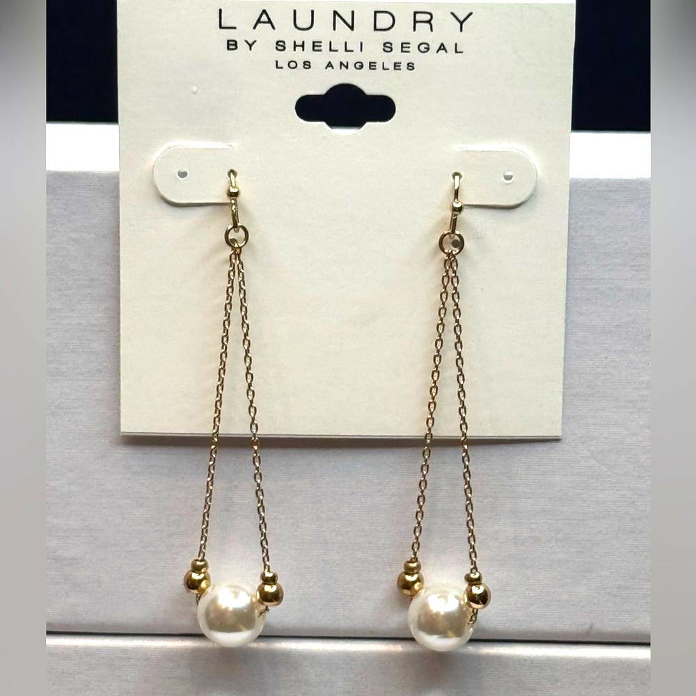 Laundry by Shelli Segal Gold Pearl Swag Chain Loop Earrings NWT 3"